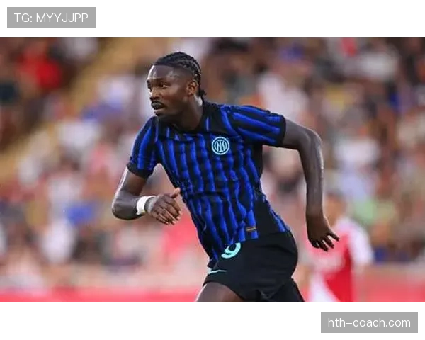 阿贾克斯关键比赛表现不佳，近期状态波动影响争冠形势